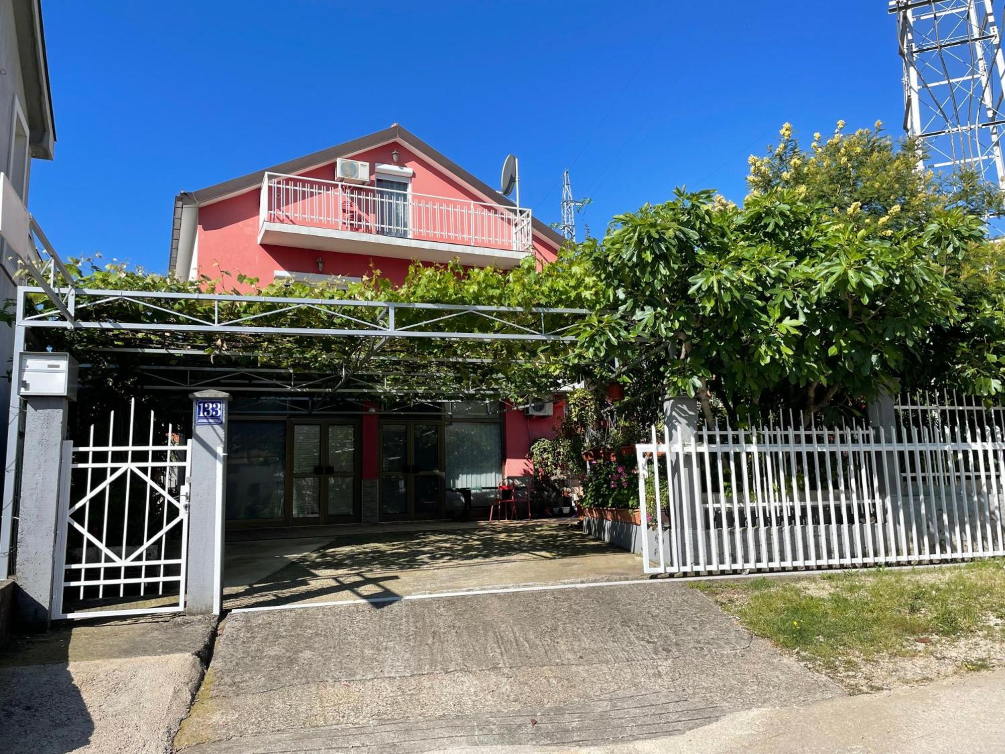 Studio Max Bijela Exterior photo