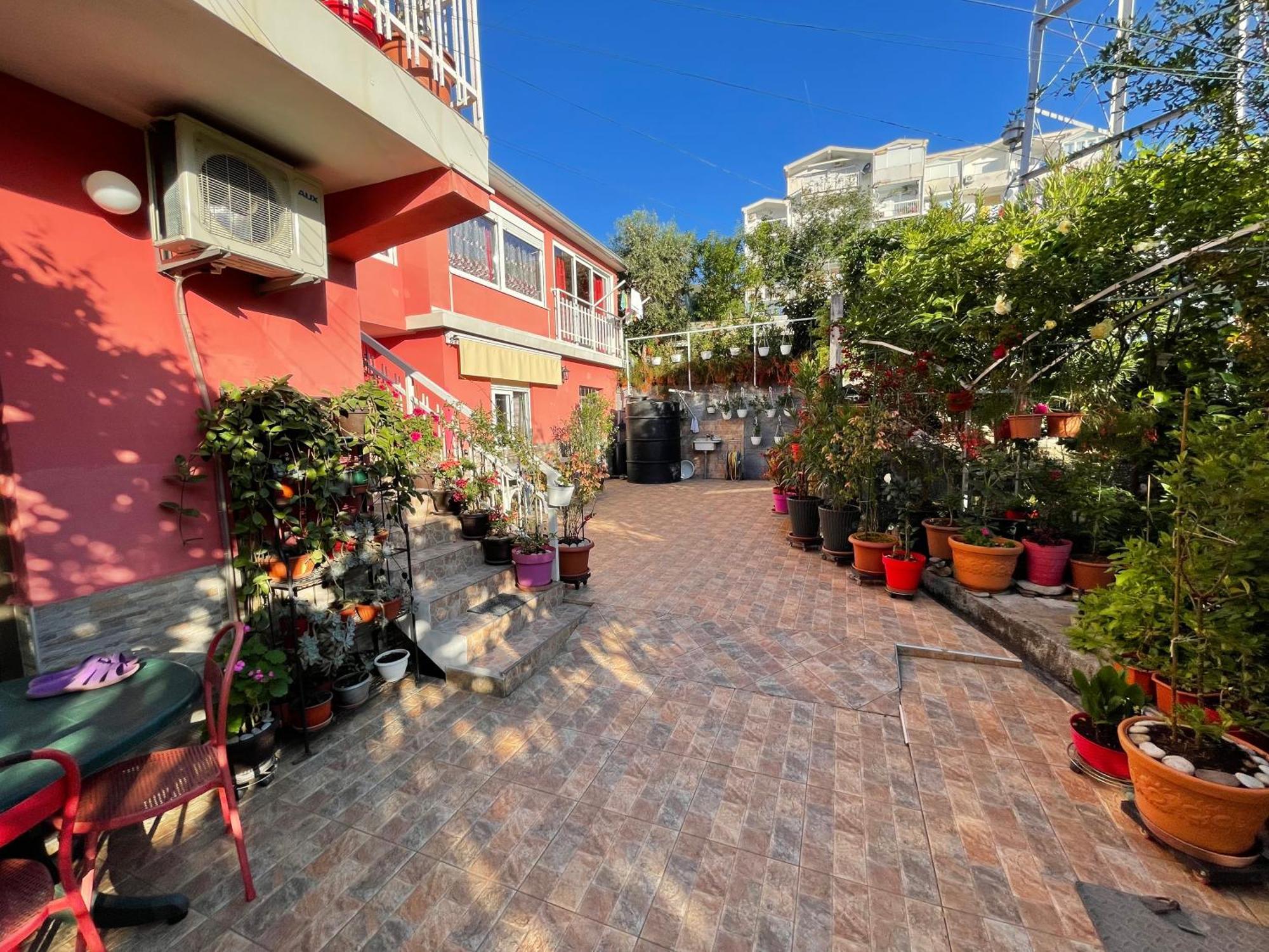 Studio Max Bijela Exterior photo
