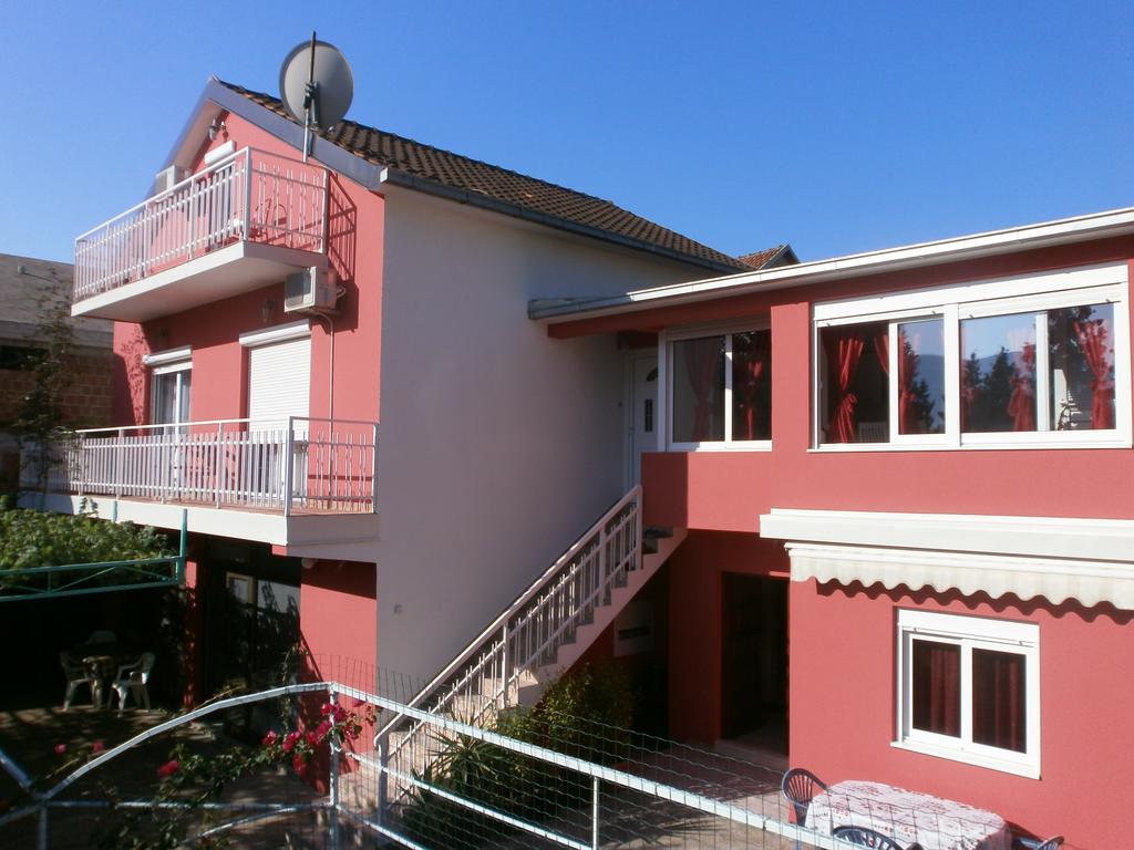 Studio Max Bijela Exterior photo
