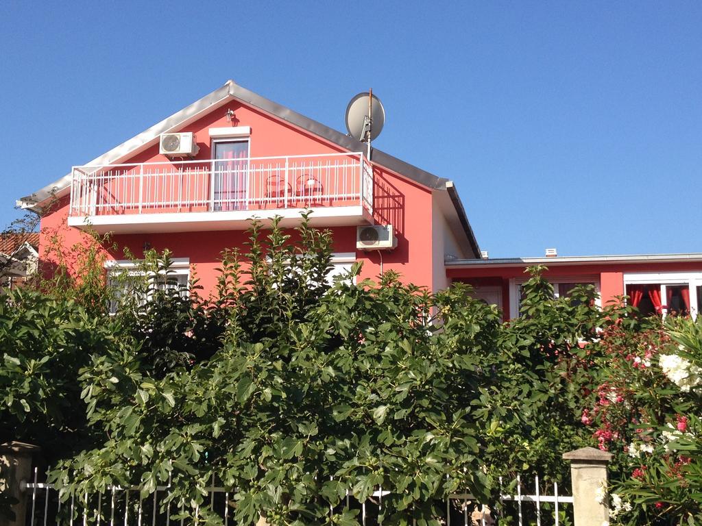 Studio Max Bijela Exterior photo