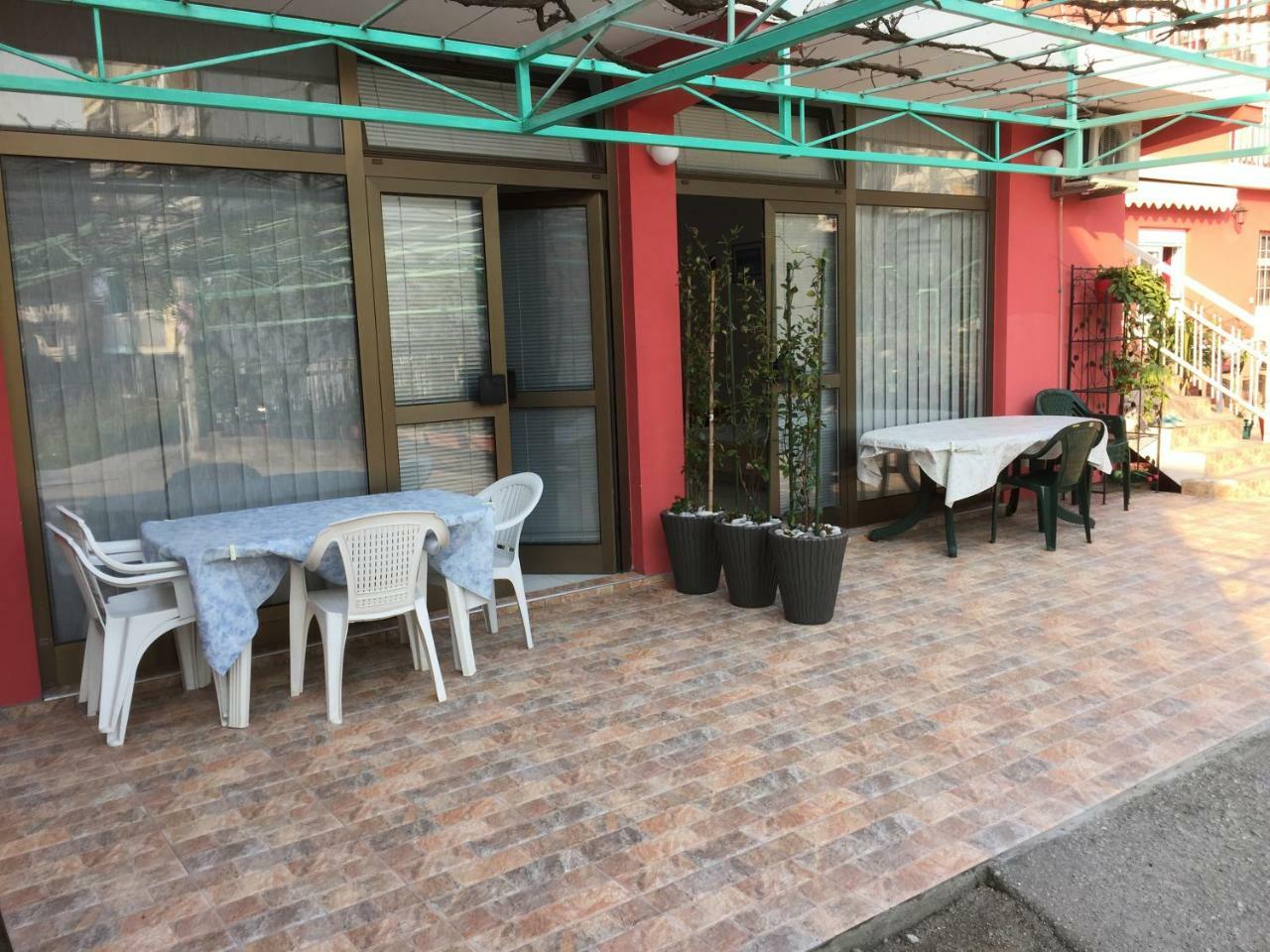 Studio Max Bijela Exterior photo