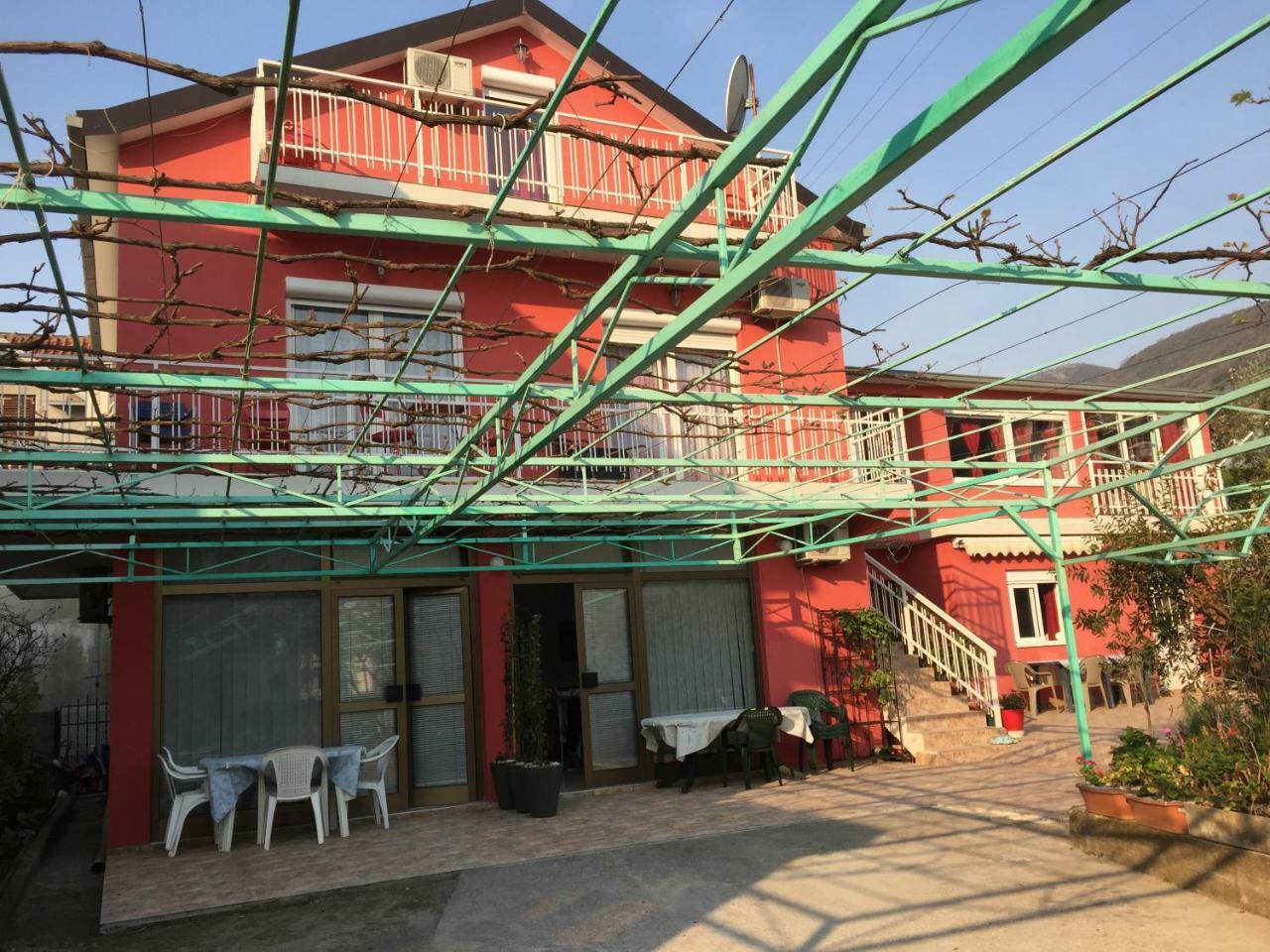 Studio Max Bijela Exterior photo