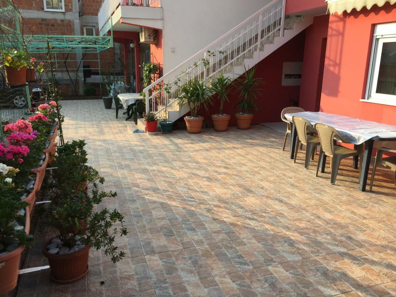 Studio Max Bijela Exterior photo